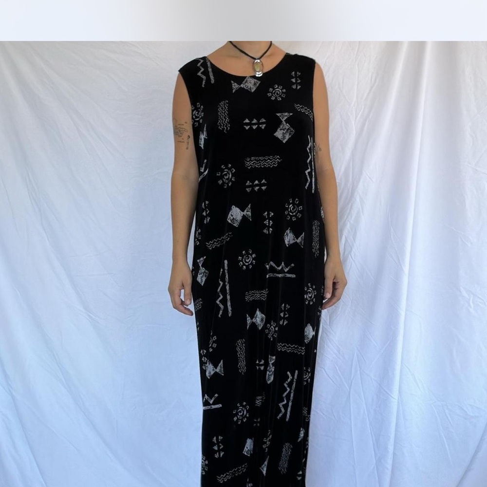 Elegant Black and White Patterned Dress